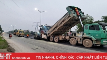“Tổng lực” khắc phục hư hỏng trên quốc lộ 1 đoạn qua Hà Tĩnh