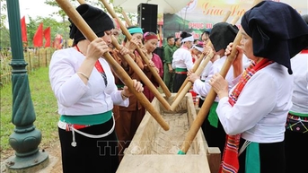 Không khí lễ hội tràn ngập tại Đền Hùng