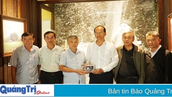 Tiếp nhận tư liệu về Vua Hàm Nghi phục vụ trưng bày tại Đền thờ Vua Hàm Nghi và các tướng sĩ Cần Vương