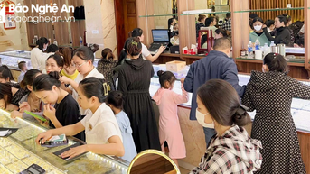Giá vàng giảm, người dân Nghệ An tăng mua