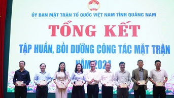 គណៈប្រតិភូជិត ៣០០ នាក់បានបញ្ចប់វគ្គបណ្តុះបណ្តាលស្តីពីការងារផ្នែកខាងមុខ។