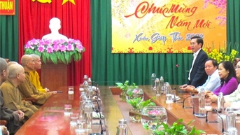 គណៈកម្មាធិការអចិន្ត្រៃយ៍ខេត្តបានទទួលគណៈកម្មាធិការប្រតិបត្តិនៃគណៈសង្ឃពុទ្ធសាសនាវៀតណាមប្រចាំខេត្តដើម្បីសួរសុខទុក្ខ និងជូនពរពួកគាត់ក្នុងឱកាសបុណ្យចូលឆ្នាំថ្មីប្រពៃណីជាតិ។