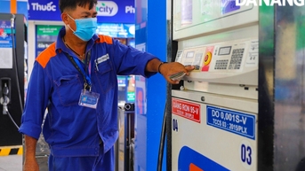 Giá xăng RON95 giảm lần thứ 4 liên tiếp