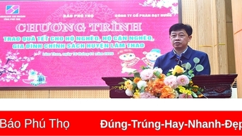 Trao quà “Tết đến mọi nhà” tại huyện Lâm Thao