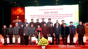 Thành phố Tuyên Quang gặp mặt người có uy tín