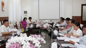 UBND tỉnh họp nghe báo cáo dự thảo Quyết định quy định diện tích đất nông nghiệp để xây dựng công trình phục vụ sản xuất