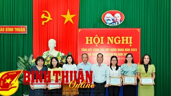 គណៈកម្មាធិការបក្សកាសែត Binh Thuan៖ អះអាងតួនាទីដឹកនាំក្នុងសកម្មភាពវិជ្ជាជីវៈ
