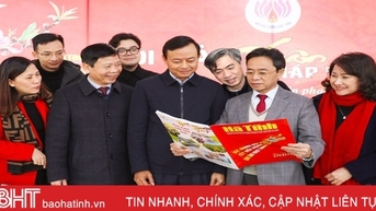 Ha Tinh បើកមហោស្រពកាសែតនិទាឃរដូវ Giap Thin ឆ្នាំ ២០២៤