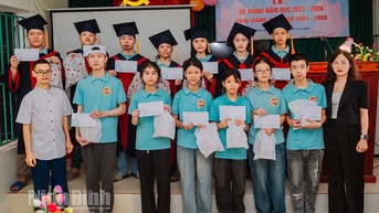 Có một lớp học nghe bằng mắt nói bằng tay