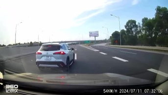 Lái xe thót tim phanh gấp tránh va chạm với ô tô tạt đầu trên cao tốc Hà Nội - Hải Phòng