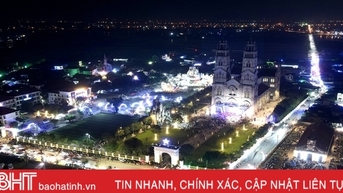 Các nhà thờ ở Hà Tĩnh trang hoàng lộng lẫy đón Giáng sinh