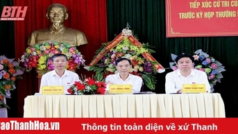 다우탄퉁(Dau Thanh Tung) 성 인민위원회 부위원장이 옌딘(Yen Dinh)구 유권자들과 만남을 가졌습니다.
