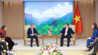 Thủ tướng tiếp doanh nhân Nicolas Berggruen và Giáo sư Nguyễn Thị Liên Hằng