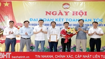 Thôn nông thôn mới kiểu mẫu Tân Hòa vui Ngày hội Đại đoàn kết toàn dân