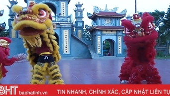 Đội múa lân kín lịch biểu diễn trước ngày tết Trung thu