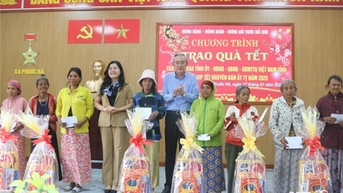 Lãnh đạo Ủy ban MTTQ Việt Nam tỉnh chúc Tết Đảng bộ, chính quyền và nhân dân xã Phước Hà