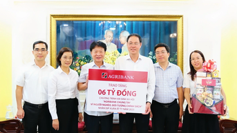Agribank Ho Chi Minh City는 At Ty의 봄을 맞아 빈곤층과 정책 수혜자를 위해 손을 잡습니다.