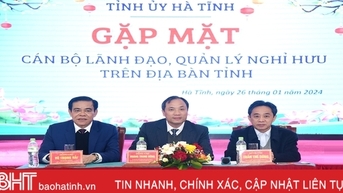 គណៈកម្មាធិការបក្សខេត្ត Ha Tinh ជួបសំណេះសំណាលជាមួយថ្នាក់ដឹកនាំចូលនិវត្តន៍ និងអ្នកគ្រប់គ្រងសម័យកាលផ្សេងៗគ្នា