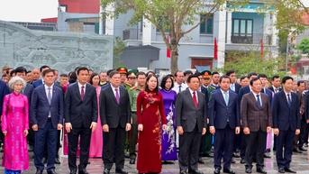 응우옌 르엉 방 동지 탄생 120주년 기념 향을 하이즈엉에서 바치다