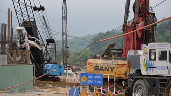 Tạm dừng tất cả các phương tiện lưu thông qua vị trí Km11+380,53 tuyến hầm Hải Vân - Túy Loan và đường dân sinh