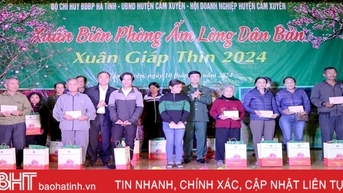 Bí thư Tỉnh ủy tham dự chương trình “Xuân biên phòng ấm lòng dân bản” 