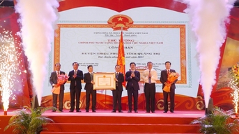 Huyện Triệu Phong đón nhận Huân chương Độc lập Hạng Nhì và Bằng công nhận đạt chuẩn nông thôn mới năm 2023