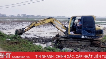 Nông dân Hà Tĩnh ra quân làm đất, khởi động vụ xuân 2024
