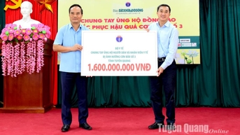 Bộ Y tế trao 1,6 tỷ đồng ủng hộ người dân và nhân viên y tế tỉnh Tuyên Quang