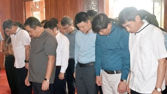 Đoàn công tác tỉnh Hải Dương dâng hương tại Nhà tưởng niệm Đại tướng Võ Nguyên Giáp