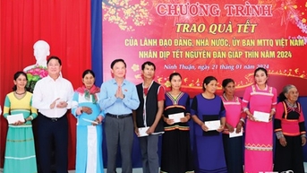 Đoàn công tác trung ương thăm, tặng quà Tết tại tỉnh ta