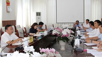 UBND tỉnh: Họp nghe báo cáo kế hoạch định giá đất và công tác chuẩn bị tổ chức hội nghị chuyên đề đất đai, triển khai thi hành Luật Đất đai năm 2024