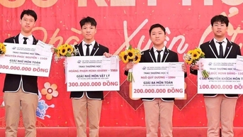 사립학교, 국가 우수 학생 4명에게 10억동 상당 보상