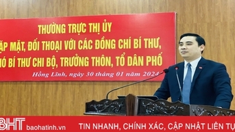Lãnh đạo thị xã Hồng Lĩnh gặp mặt, đối thoại với cán bộ thôn, tổ dân phố