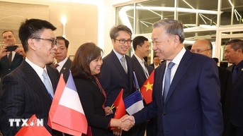 Tổng Bí thư, Chủ tịch nước bắt đầu dự Hội nghị Pháp ngữ và thăm chính thức Pháp