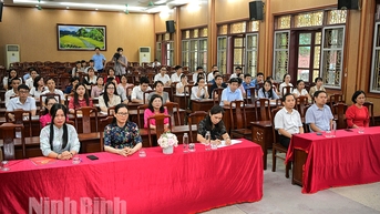 បើកវគ្គទ្រឹស្តីនយោបាយកម្រិតមធ្យមលើកទី១៤