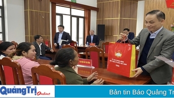 Bí thư Trung ương Đảng, Trưởng Ban Đối ngoại Trung ương Lê Hoài Trung thăm, tặng quà Tết tại Quảng Trị