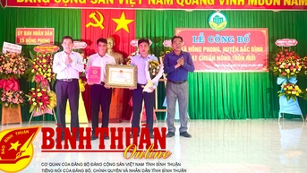 ពិធី​ប្រកាស​ឃុំ​ហុង​ហ្វុង សម្រេច​បាន​ស្តង់ដារ​ជនបទ​ថ្មី។
