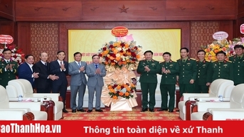 Đoàn công tác của Tỉnh ủy, HĐND, UBND, Ủy ban MTTQ tỉnh thăm, chúc mừng Bộ Tư lệnh Quân khu 4 