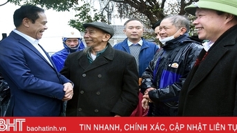 Chủ tịch UBND tỉnh Hà Tĩnh tặng thiếp mừng thọ 2.269 cụ tròn 90 tuổi