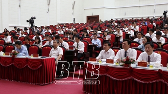 Thảo luận, chất vấn nhiều nội dung cử tri quan tâm