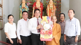 Lãnh đạo UBND tỉnh thăm, chúc mừng Đại lễ Phật đản năm 2024