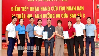 Đoàn Thiện nguyện tỉnh Ninh Bình thăm hỏi trao quà hỗ trợ đồng bào vùng lũ huyện Bắc Hà Lào Cai