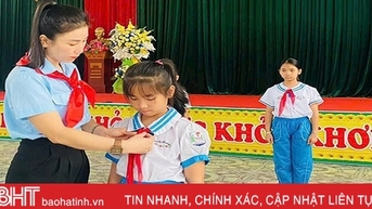 Cô tổng phụ trách đội giàu nhiệt huyết và sáng tạo