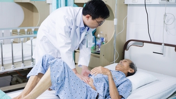 Cụ ông 95 tuổi thoát nỗi ám ảnh bí tiểu sau ca phẫu thuật tuyến tiền liệt
