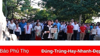 Đoàn đại biểu Cuộc thi Đại sứ Văn hóa đọc dâng hương tri ân công đức các Vua Hùng