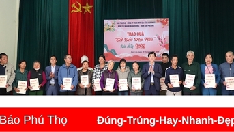 Trao quà “Tết đến mọi nhà” tại huyện Thanh Ba
