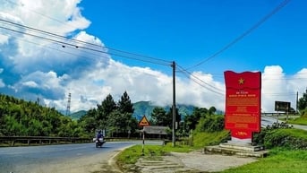“Dốc Pha Đin, chị gánh anh thồ”...