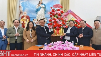 Lãnh đạo tỉnh chúc mừng Giáng sinh tại Lộc Hà