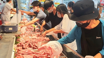 Giá thịt lợn tăng mạnh, nhiều "ông lớn" chăn nuôi trúng đậm, lãi gấp chục lần