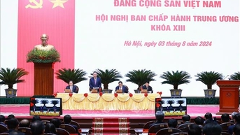 Đoàn kết đưa đất nước tiếp tục phát triển nhanh và bền vững